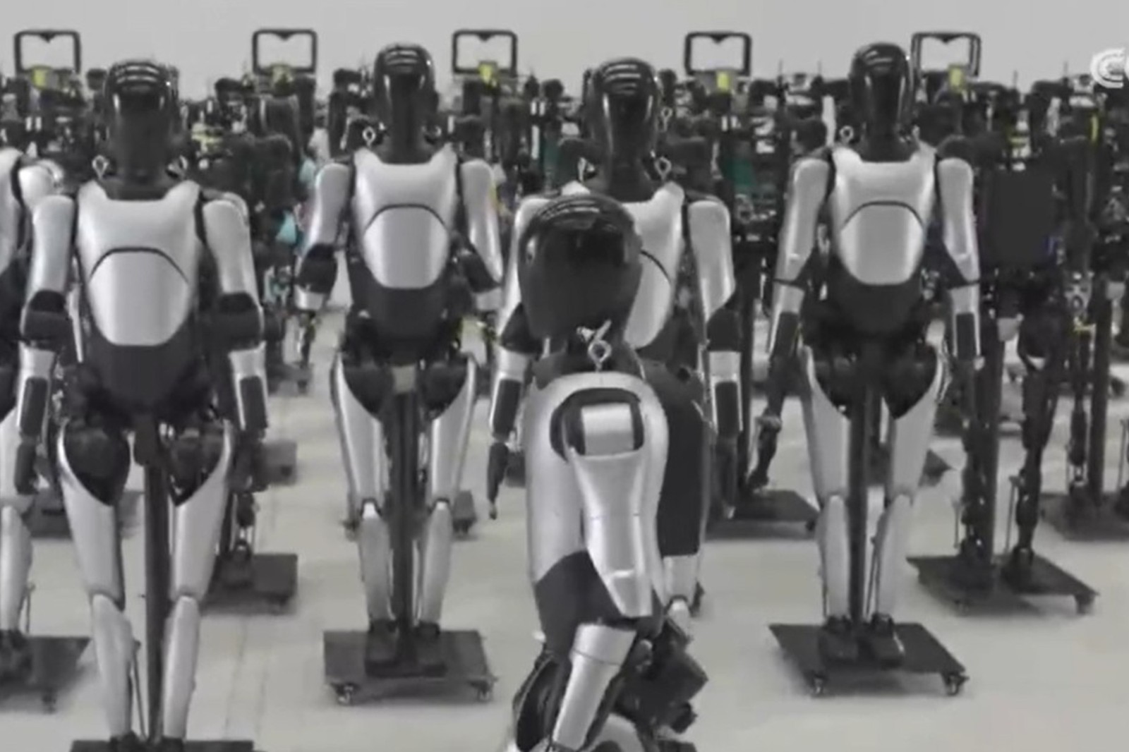 央视报道！揭秘3044永利集团集团机器人量产超级工厂