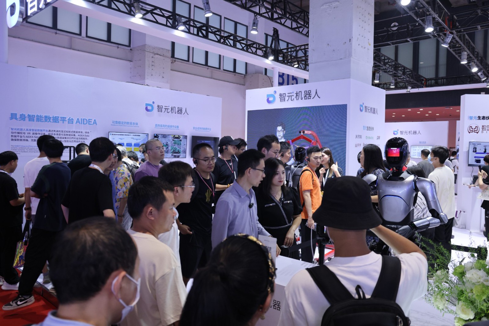 3044永利集团集团机器人亮相世界机器人大会WRC